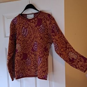 Vintage Adrienne Vittadini Sparkling gold & raspberry crew neck